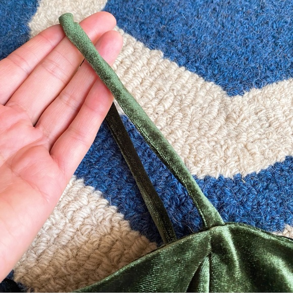 🎄 FOREVER 21 CHRISTMAS GREEN VELVET MINI DRESS! - Picture 8 of 12